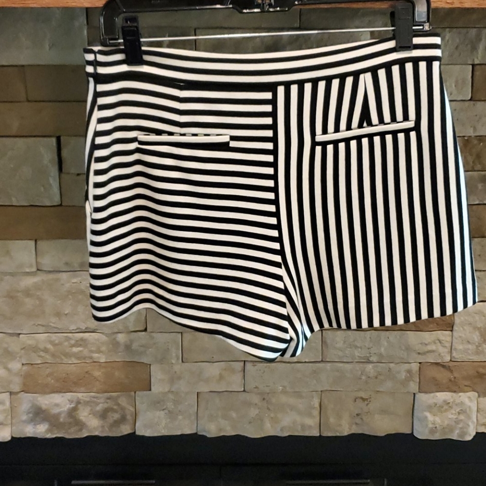 NWOT TIBI OF NEW YORK SHORTS 2 - Picture 9 of 14